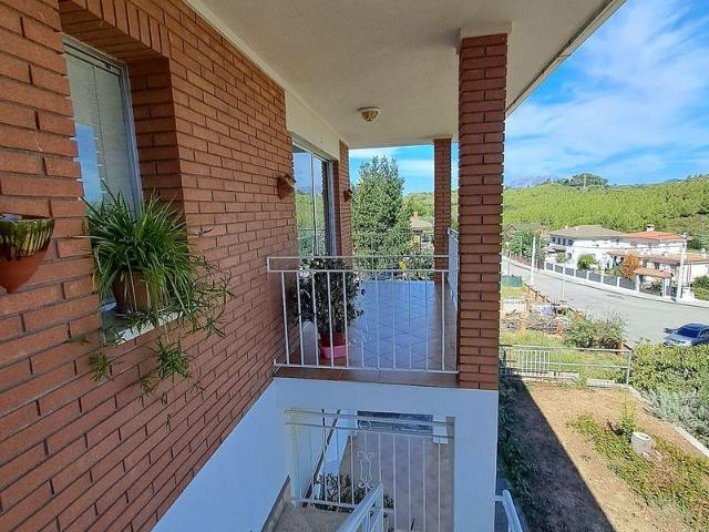Chalet en venta en calle Comiols, Castellbisbal, de 230 m² 4 habitaciones por 480.000