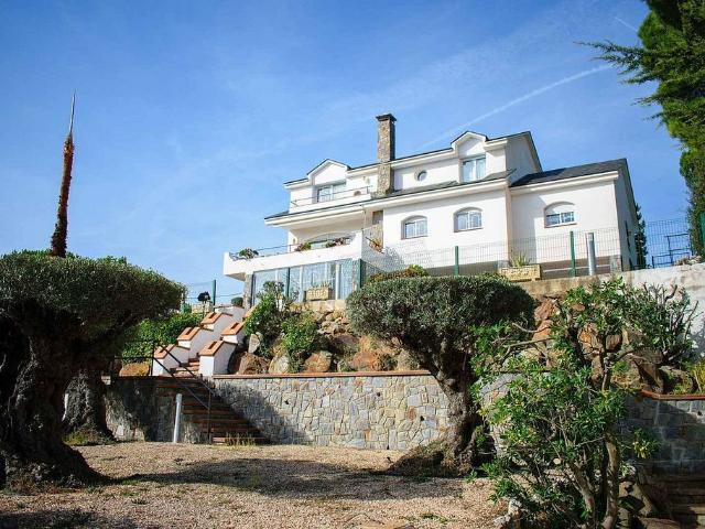 Chalet en venta en calle Cóndor, Ametlla del Vallès, l´, de 315 m² 5 habitaciones por 598.000