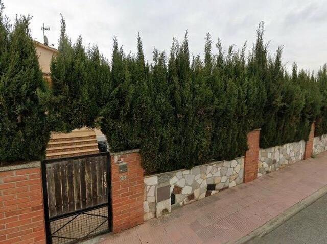 Chalet en venta en avenida Vallserrat, Sant Esteve Sesrovires, de 229 m² 5 habitaciones por 160.000