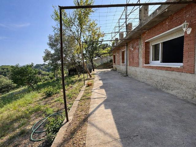Chalet en venta en calle Còrsega, Lloret de Mar, de 178 m² 4 habitaciones por 275.000