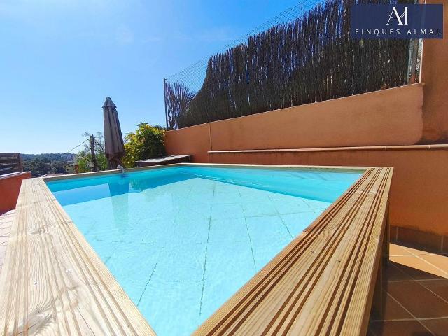 Chalet en venta en calle Catalunya, Cubelles, de 268 m² 4 habitaciones por 399.990