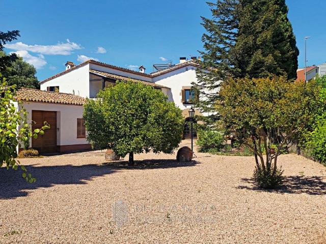 Chalet en venta en calle Catalunya, Franqueses del Vallès, les, de 400 m² 10 habitaciones por 690.000