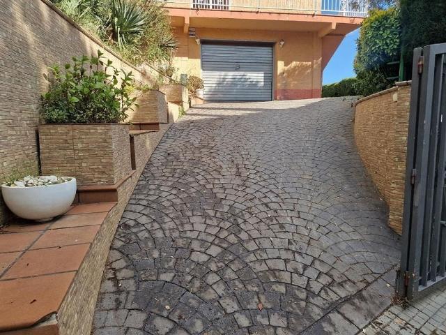 Chalet en venta en calle Catalunya, Vilanova del Vallès, de 256 m² 3 habitaciones por 370.000