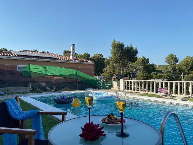 Chalet en venta en calle Cabanes de, Rubí, de 31 m² 1 habitación por 233.000