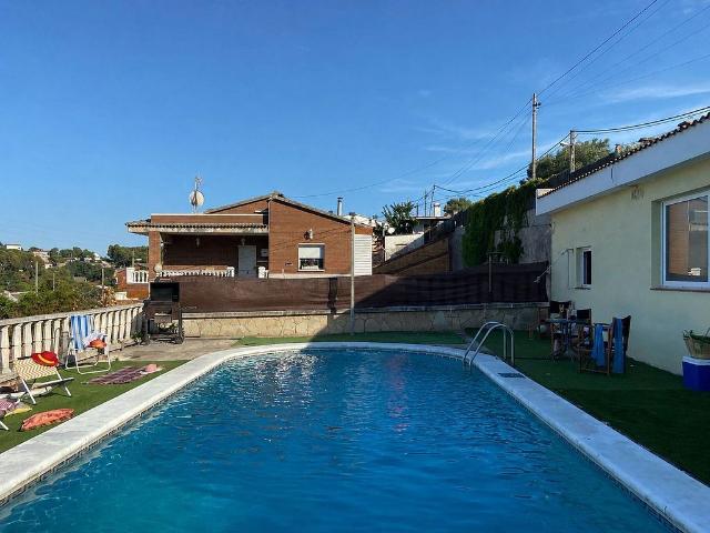 Chalet en venta en calle Cabanes de, Rubí, de 31 m² 1 habitación por 233.000