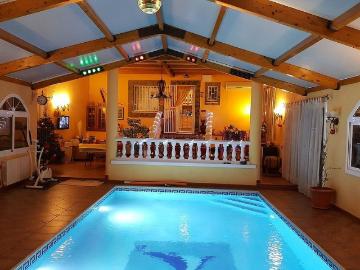 Chalet en venta en calle Cadernera, Montcada i Reixac, de 185 m² 4 habitaciones por 435.000