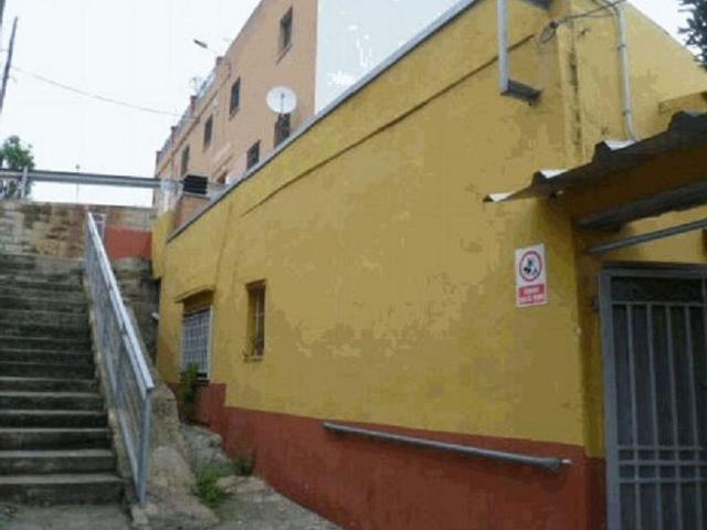 Chalet en venta en calle Cadis, Sant Vicenç dels Horts, de 75 m² 2 habitaciones por 114.000