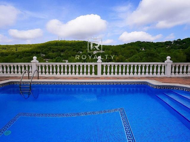 Chalet en venta en calle Cal Gravat, Montmell, El, de 322 m² 6 habitaciones por 220.000