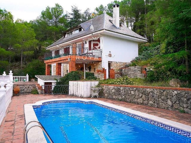 Chalet en venta en calle Cal Gravat, Montmell, El, de 322 m² 6 habitaciones por 220.000
