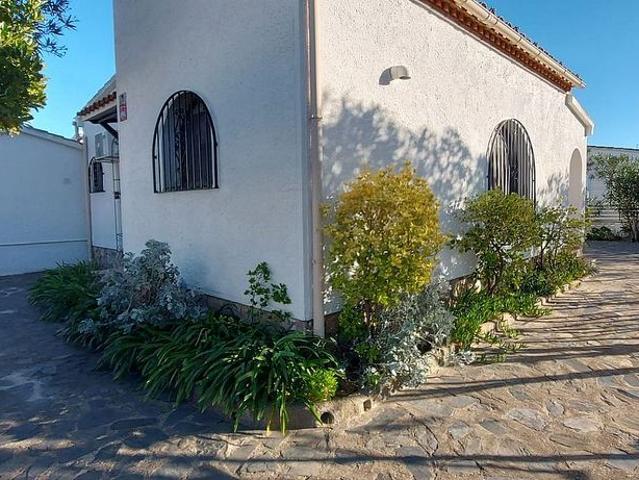 Chalet en venta en calle Cala Llarga, Roses, de 82 m² 2 habitaciones por 339.000