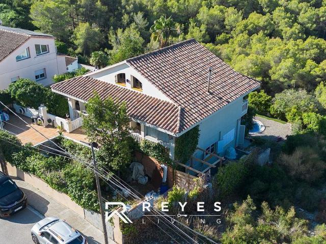 Chalet en venta en calle Califòrnia, Canyelles, de 340 m² 7 habitaciones por 535.000