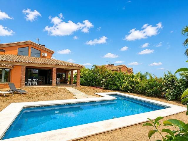 Chalet en venta en calle Camelia de la, Castellvell del Camp, de 315 m² 4 habitaciones por 575.000