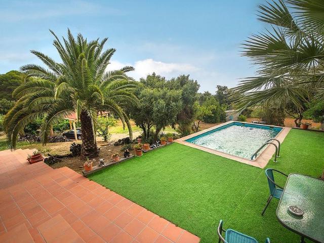 Chalet en venta en calle Morella, Mediona, de 77 m² 3 habitaciones por 375.000