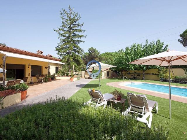 Chalet en venta en calle Can Carbonell, Caldes de Malavella, de 140 m² 6 habitaciones por 625.000