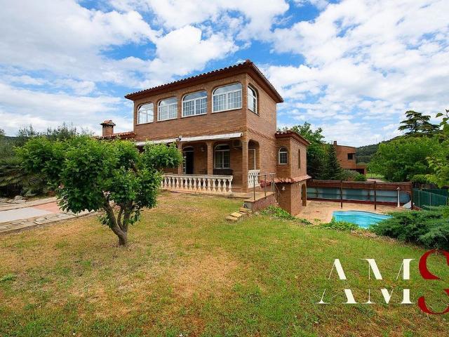 Chalet en venta en calle Can Sadurní, Begues, de 381 m² 6 habitaciones por 728.000