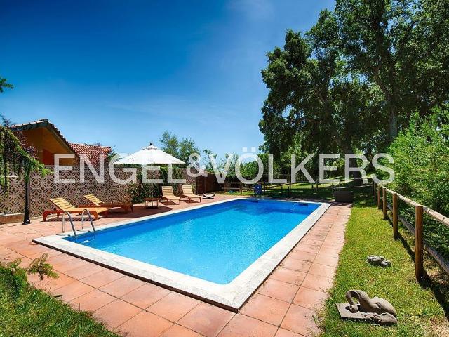 Chalet en venta en calle Cardona, Maçanet de Cabrenys, de 344 m² 5 habitaciones por 690.000