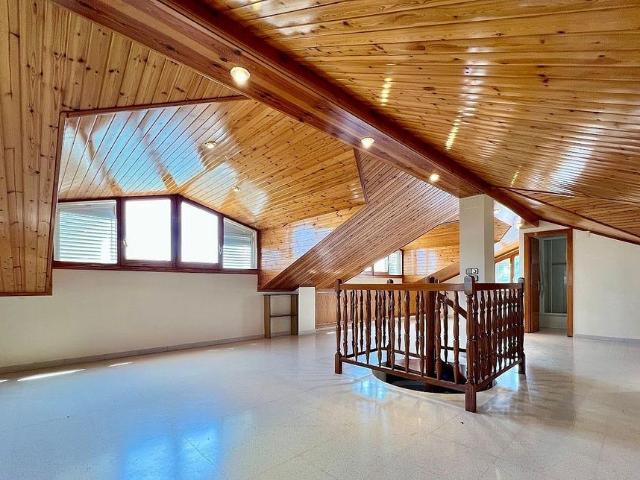 Chalet en venta en calle Carena, Castellnou de Bages, de 154 m² 5 habitaciones por 475.000