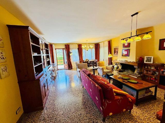 Chalet en venta en calle Cervantes_saavedraur Ba, Alpicat, de 200 m² 4 habitaciones por 590.000