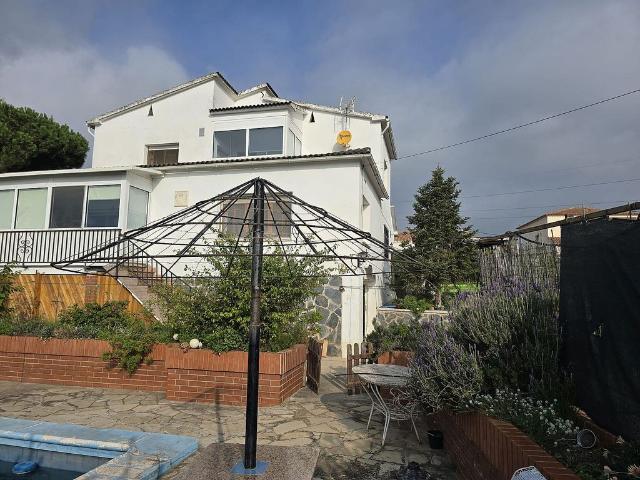 Chalet en venta en calle Cinies, Piera, de 200 m² 5 habitaciones por 460.000