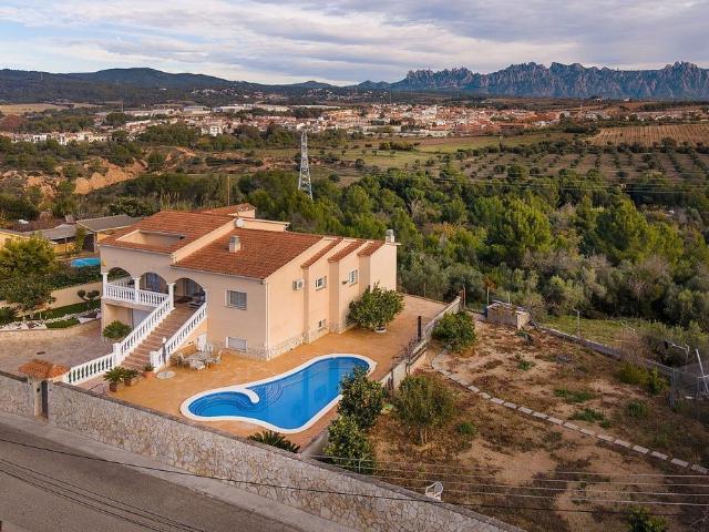 Chalet en venta en calle Salvador Claramunt, Piera, de 364 m² 5 habitaciones por 490.000