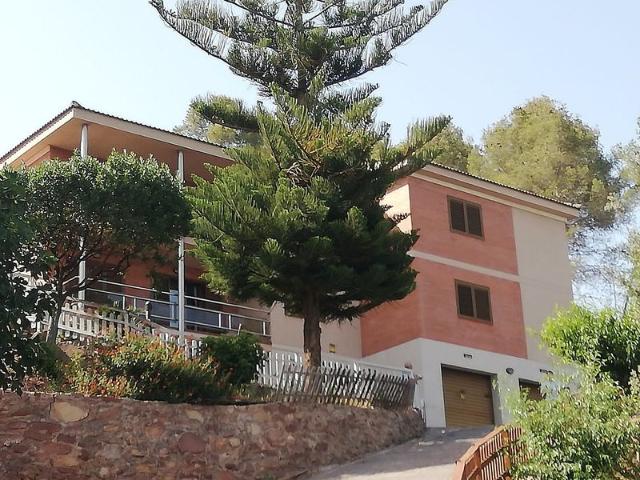 Chalet en venta en calle CL Balaguer Cpf, Cervelló, de 378 m² 7 habitaciones por 514.000