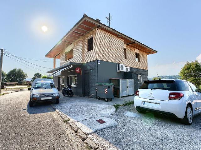 Chalet en venta en calle CL Mercat del, Castellnou de Bages, de 270 m² 3 habitaciones por 149.000
