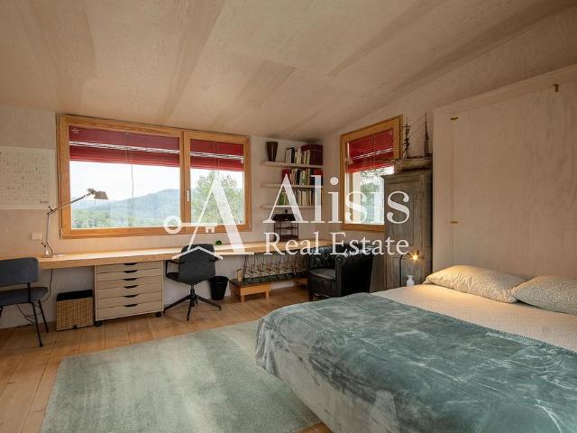 Chalet en venta en calle CL Sol, Molins de Rei, de 150 m² 3 habitaciones por 650.000