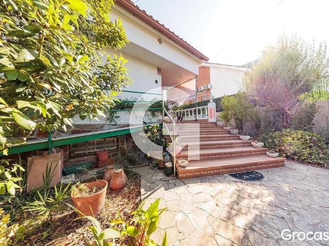 Chalet en venta en calle Ametllers, Castellar del Vallès, de 220 m² 4 habitaciones por 539.000
