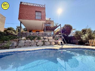 Chalet en venta en calle Amistat, Ametlla del Vallès, l´, de 196 m² 6 habitaciones por 748.000