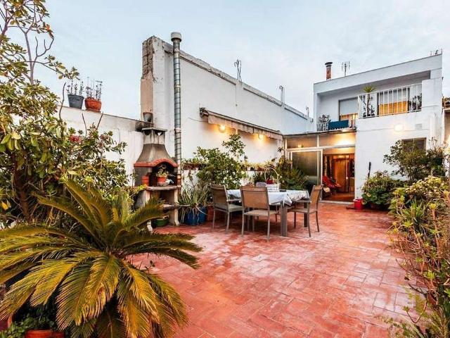 Chalet en venta en calle Ample, Terrassa, de 360 m² 5 habitaciones por 450.000