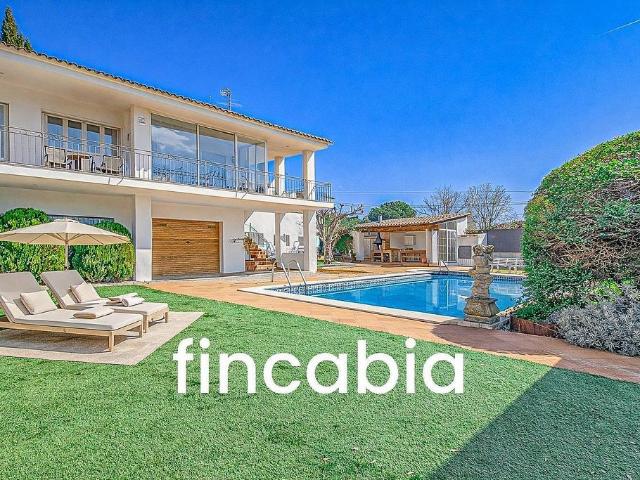 Chalet en venta en calle Antoni Gaudí, Santa Coloma de Farners, de 370 m² 5 habitaciones por 575.000