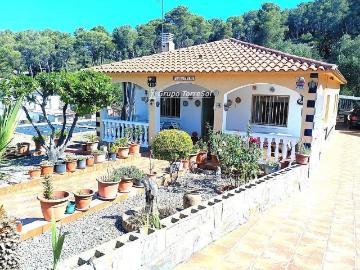 Casa en venta en calle Antonio Gaudi, Castellet i la Gornal, de 90 m² 4 habitaciones por 293.552