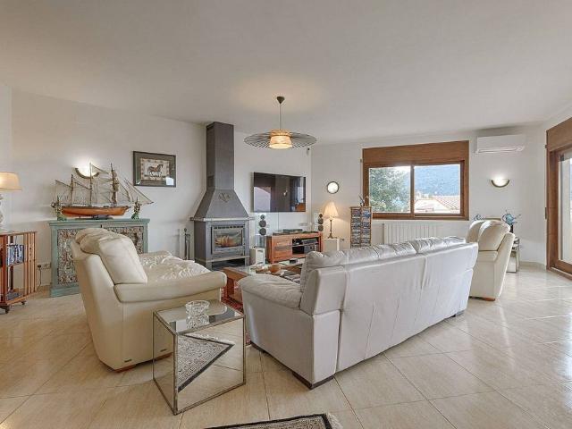 Chalet en venta en calle Andalusia, Roses, de 309 m² 7 habitaciones por 790.000