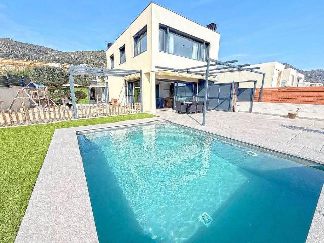 Chalet en venta en calle Andorra, Palau Saverdera, de 187 m² 4 habitaciones por 640.000