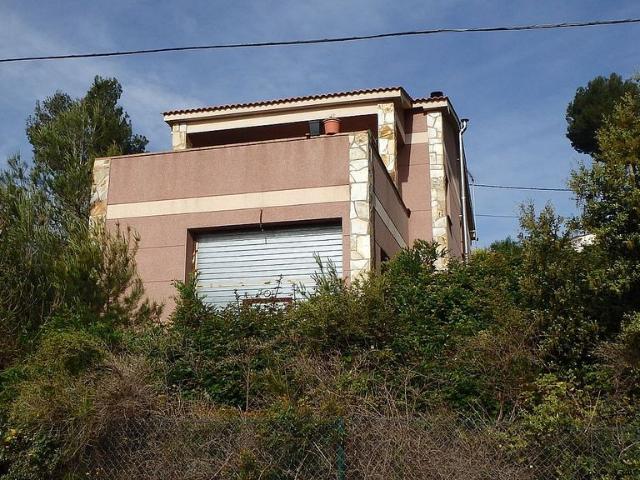 Chalet en venta en calle Àngel Guimerà, Torre de Claramunt, La, de 123 m² 3 habitaciones por 143.000