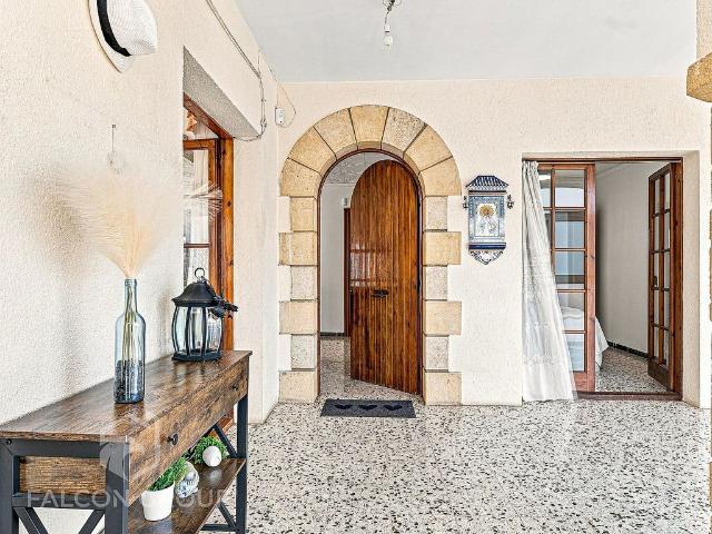 Chalet en venta en calle Angel Guimera, Banyeres del Penedès, de 146 m² 5 habitaciones por 215.000