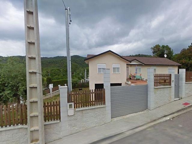 Chalet en venta en calle Acàcies, Riudarenes, de 237 m² 4 habitaciones por 153.000