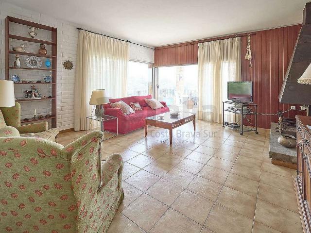 Chalet en venta en calle Aiguablava, Lloret de Mar, de 157 m² 6 habitaciones por 370.000