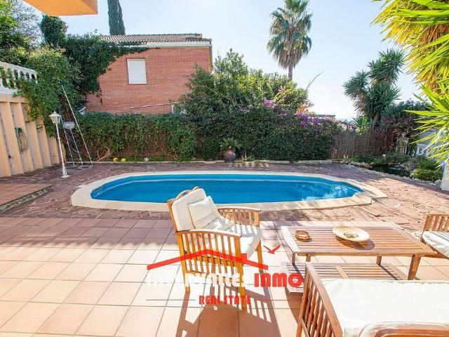 Chalet en venta en calle Alzina, Caldes de Montbui, de 284 m² 5 habitaciones por 510.000