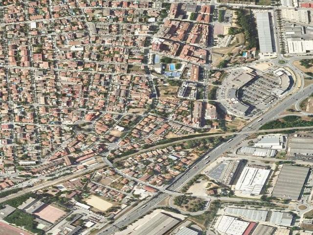 Chalet en venta en calle Alzina, Parets del Vallès, de 250 m² 3 habitaciones por 465.879