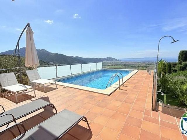 Chalet en venta en calle Albacete, Roses, de 150 m² 4 habitaciones por 765.000
