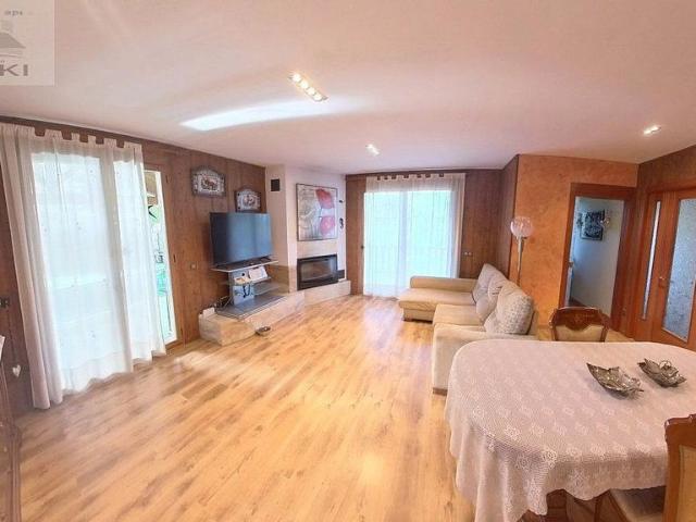 Chalet en venta en calle Albert, Manresa, de 608 m² 5 habitaciones por 425.000
