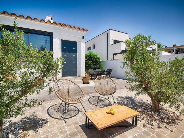 Chalet en venta en calle Alberes, Castelló d´Empúries, de 123 m² 4 habitaciones por 550.000