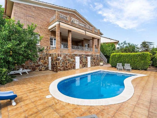 Chalet en venta en calle Alemana, Pallejà, de 118 m² 3 habitaciones por 575.000