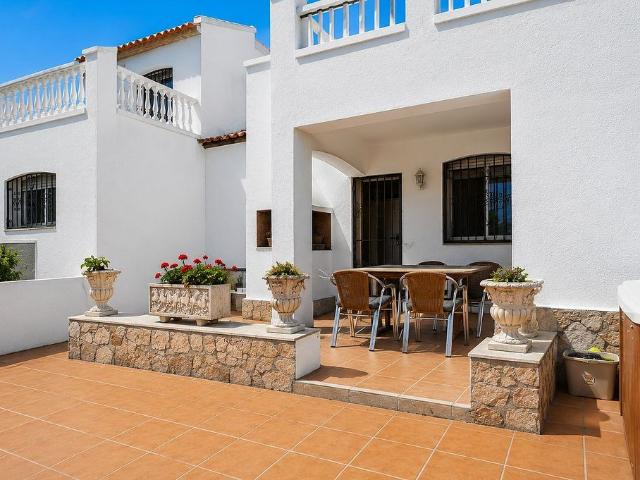 Chalet en venta en calle Alfons I D', Mont Roig del Camp, de 112 m² 3 habitaciones por 219.000