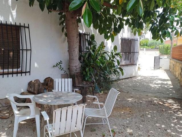 Chalet en venta en calle Astorga, Roda de Barà, de 94 m² 6 habitaciones por 269.000