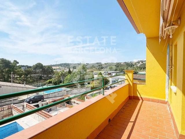 Chalet en venta en calle Avellaners, Lloret de Mar, de 155 m² 4 habitaciones por 385.000