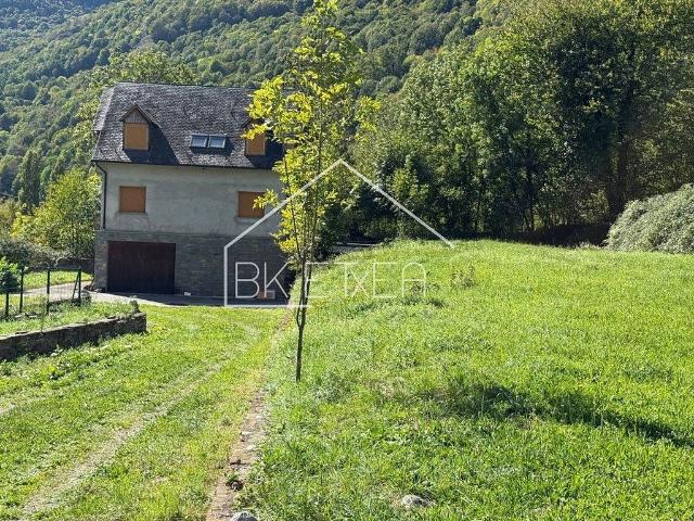 Chalet en venta en paseo Deth Portilhon, Bossòst, de 200 m² 4 habitaciones por 650.000