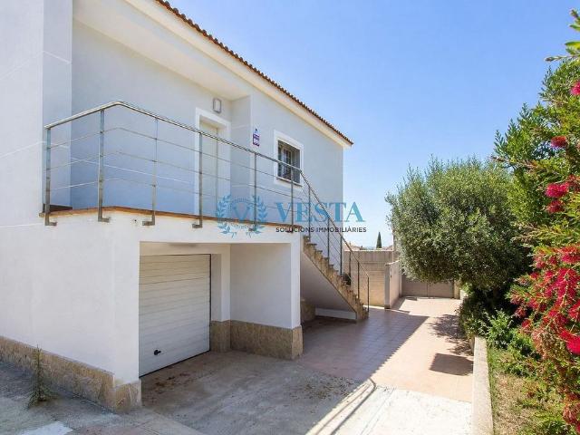 Chalet en venta en calle Barcelona, Aiguamúrcia, de 117 m² 3 habitaciones por 229.900