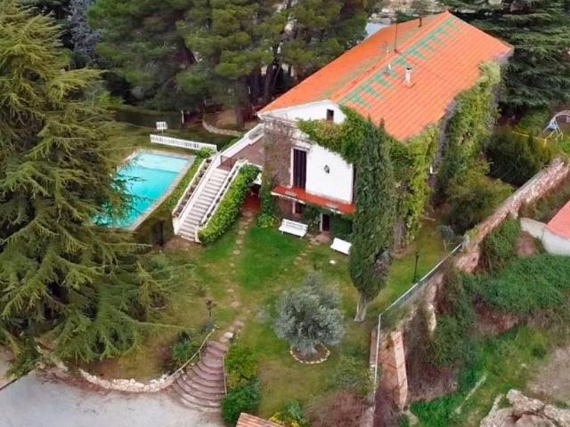 Chalet en venta en calle Barcelona, Sant Feliu de Codines, de 465 m² 10 habitaciones por 750.000